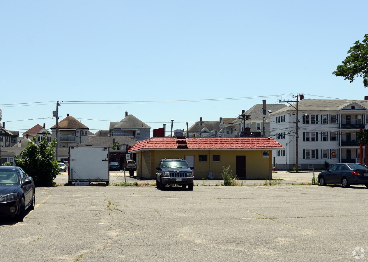 291 Nash Rd, New Bedford, MA 02745