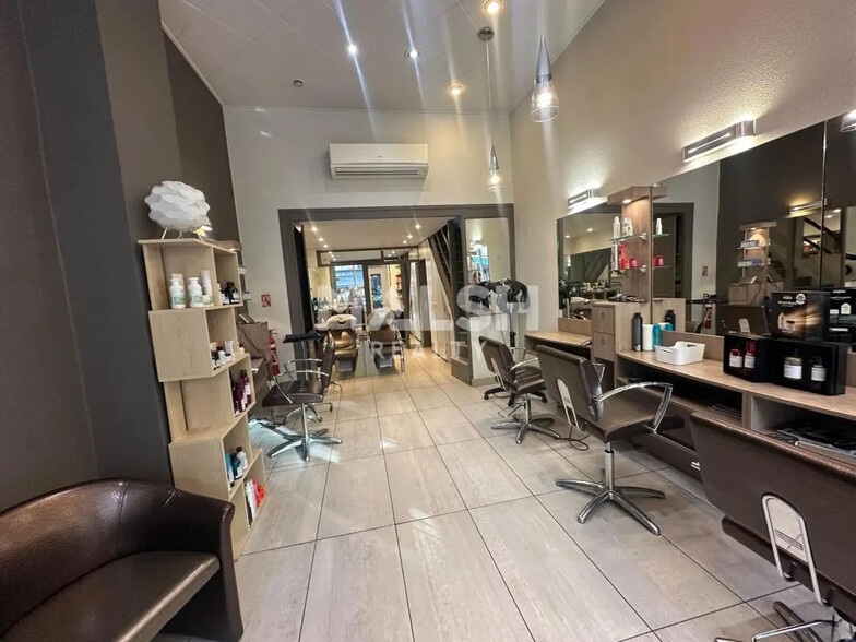Retail in Lyon for lease - Interior Photo - Image 2 of 4