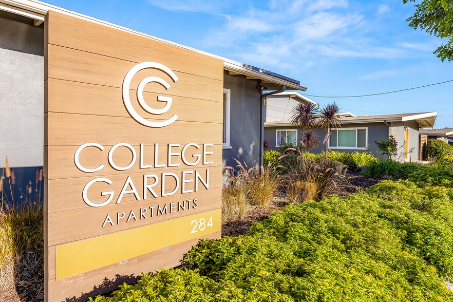 Student Housing Portfolio portfolio of 3 properties for sale on LoopNet.com - Building Photo - Image 1 of 23