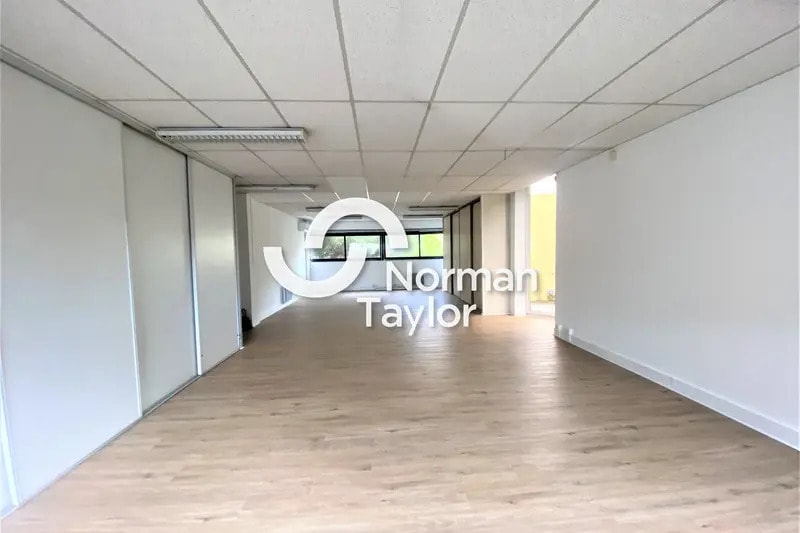 Office in Montpellier for lease Interior Photo- Image 1 of 6