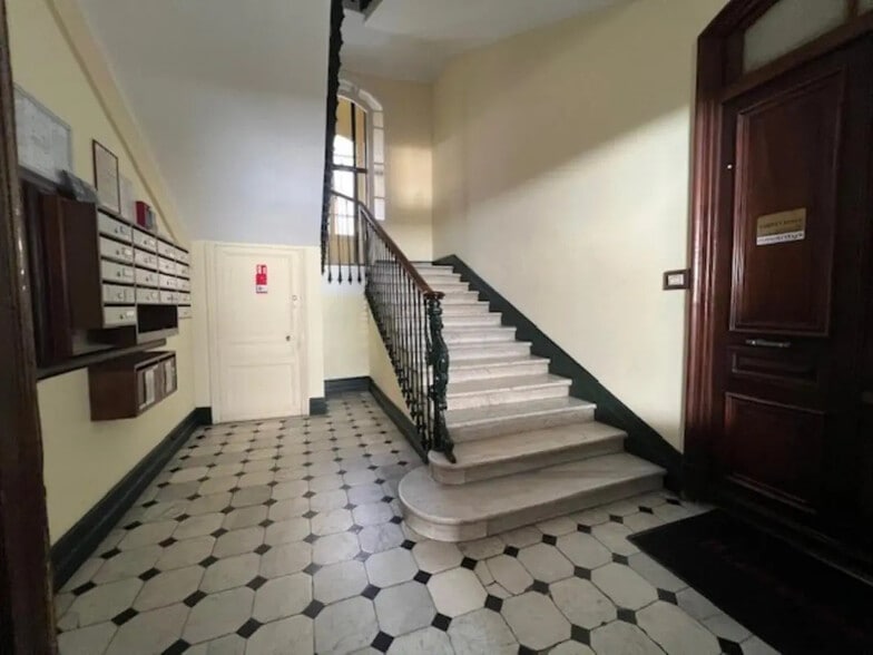 Office in Nice for lease - Lobby - Image 3 of 25