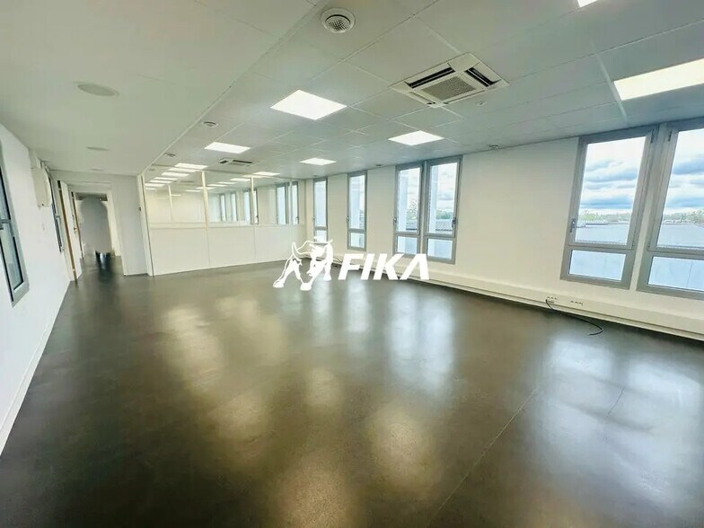 Office in Mérignac for lease - Interior Photo - Image 1 of 5
