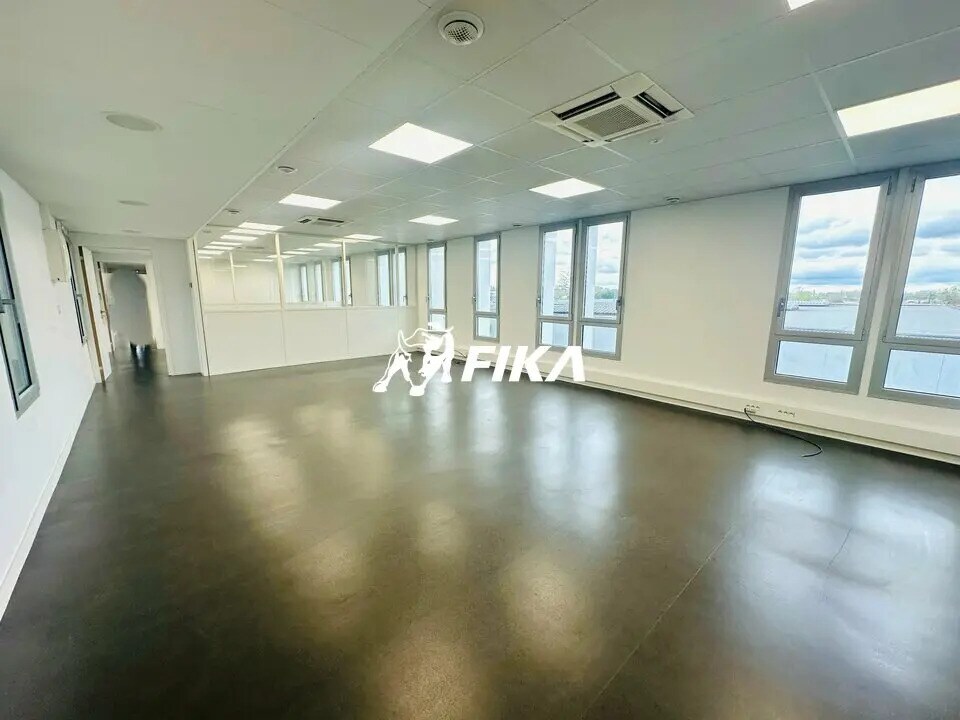 Office in Mérignac for lease Interior Photo- Image 1 of 6