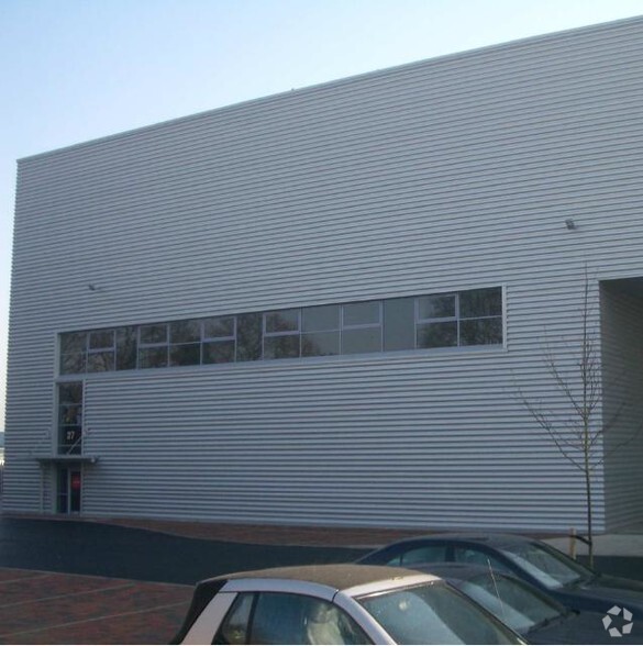 Avro Way, Weybridge for lease - Building Photo - Image 2 of 8