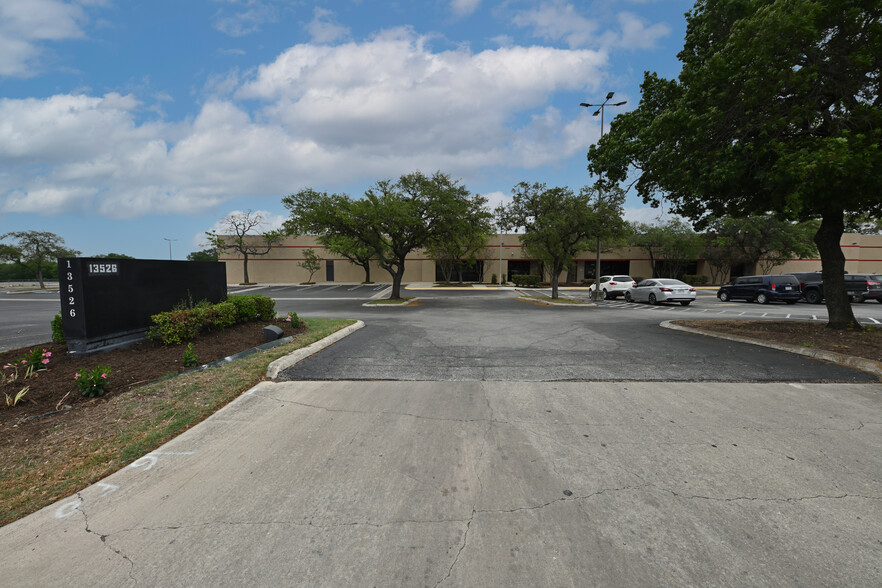 13526 Nacogdoches Rd, San Antonio, TX for lease - Building Photo - Image 3 of 10