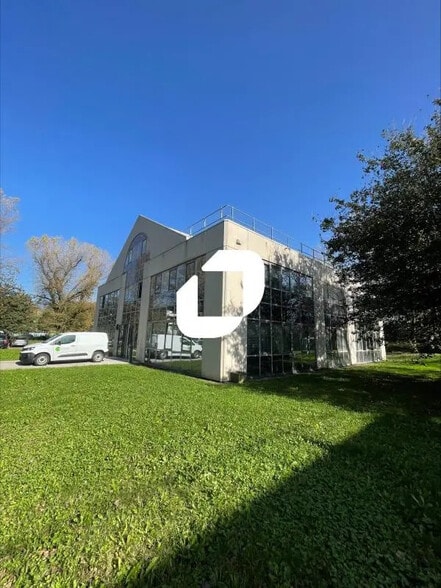 Office in Eybens for sale - Building Photo - Image 2 of 13