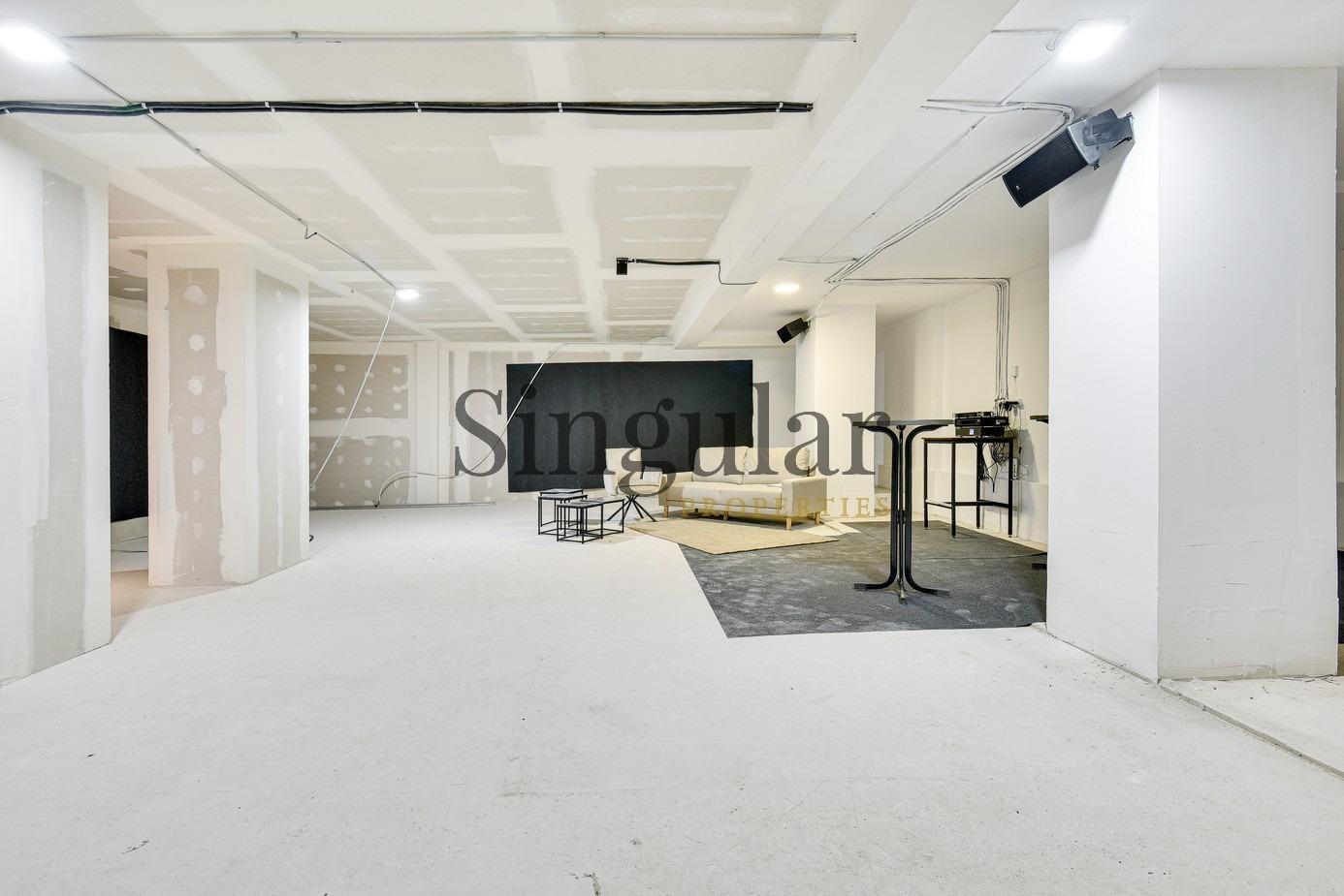 Retail in Barcelona, Barcelona for lease Primary Photo- Image 1 of 4