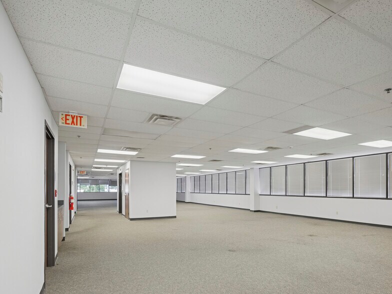 3737 NW 34th St, Oklahoma City, OK for sale - Interior Photo - Image 2 of 5