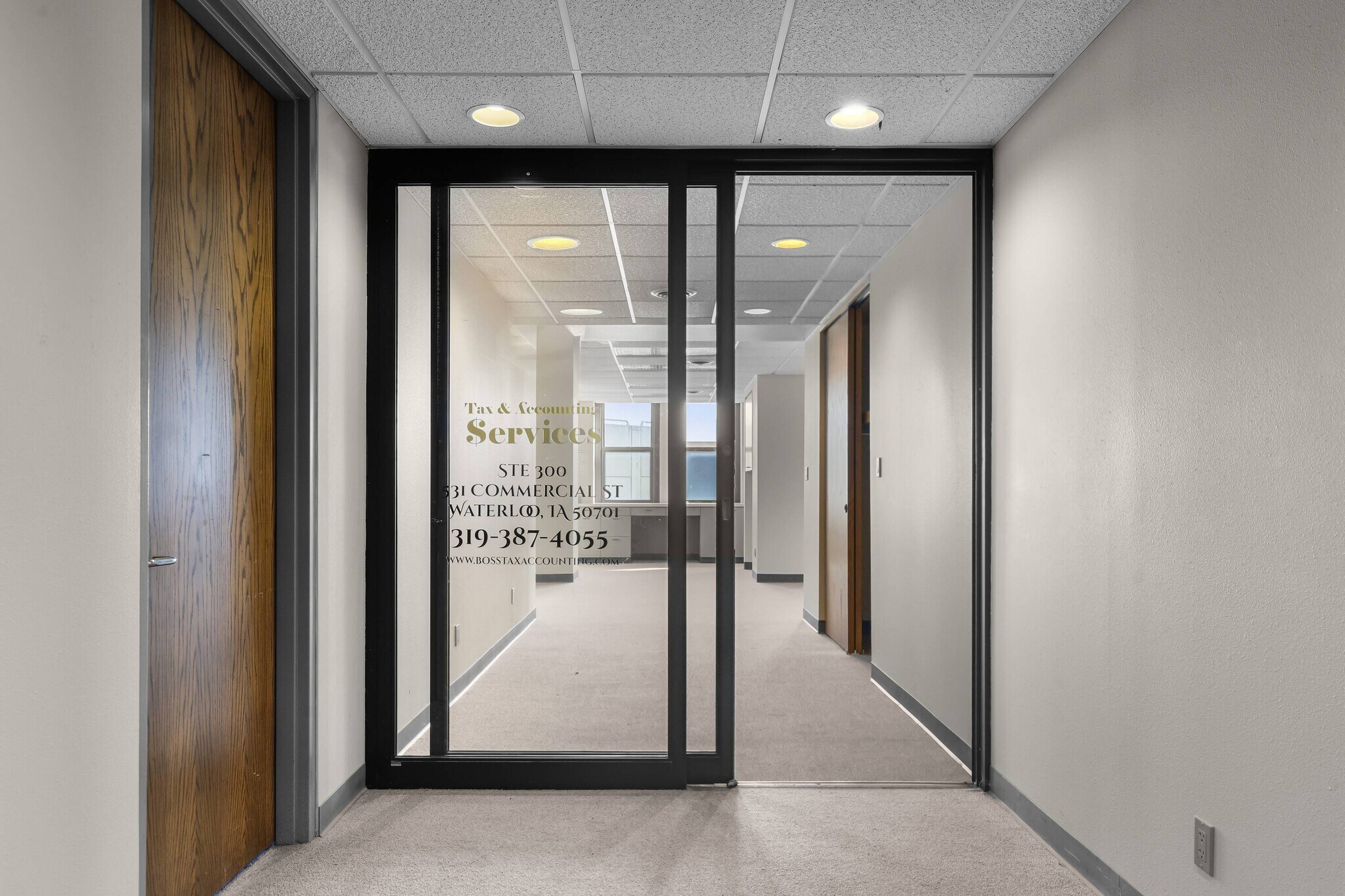 531 Commercial St, Waterloo, IA for lease Interior Photo- Image 1 of 8