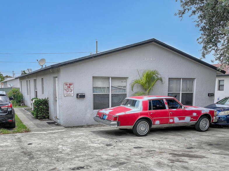 Investment properties portfolio portfolio of 14 properties for sale on LoopNet.com - Building Photo - Image 3 of 17