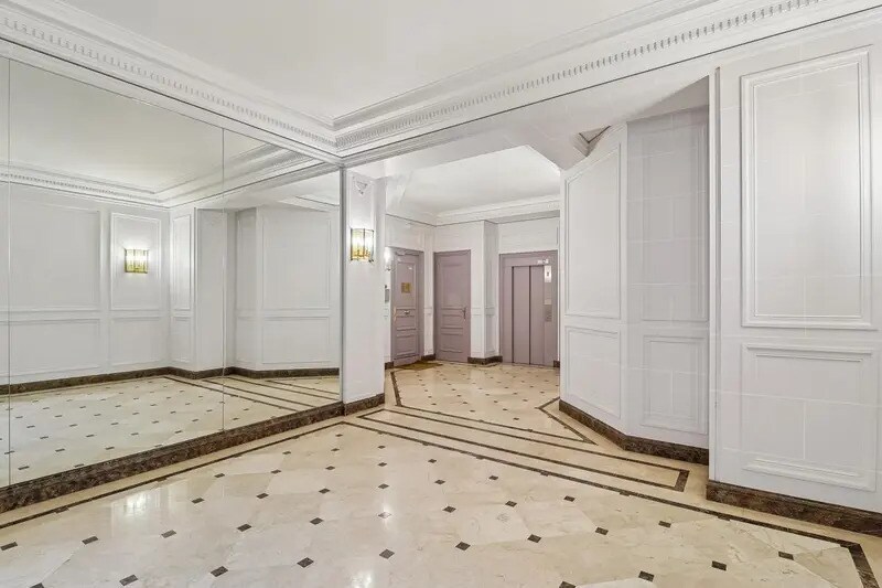 Office in Paris for lease - Building Photo - Image 2 of 18