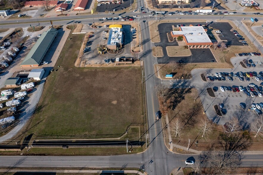 1702 US-412 Hwy, Siloam Springs, AR for sale - Building Photo - Image 2 of 4