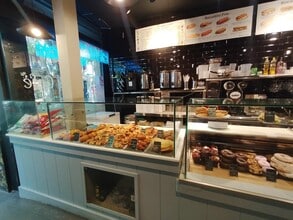 Retail in Barcelona, Barcelona for lease Interior Photo- Image 2 of 8