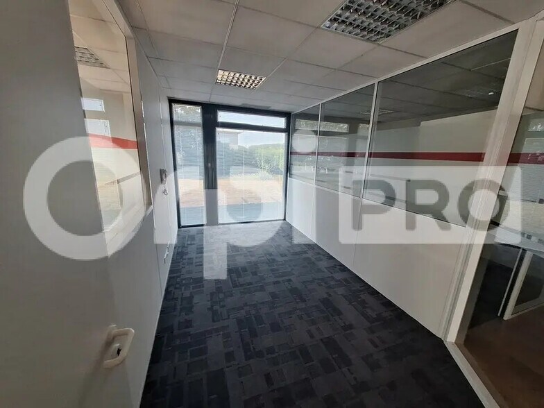 Office in Compiègne for lease - Building Photo - Image 3 of 5