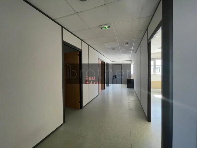 Office in Bordeaux for lease - Interior Photo - Image 2 of 5