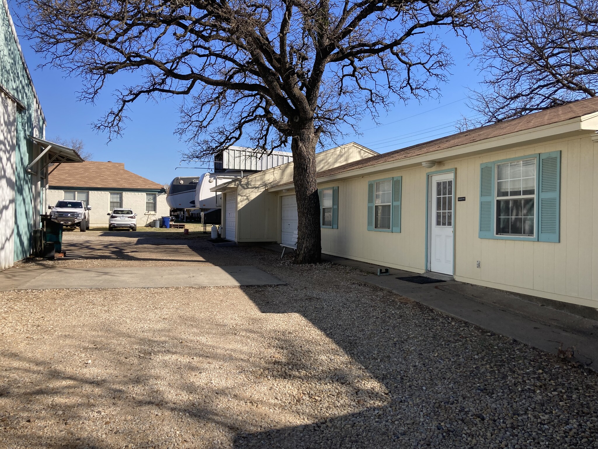 1218 W Shady Grove Rd, Grand Prairie, TX for sale Primary Photo- Image 1 of 7