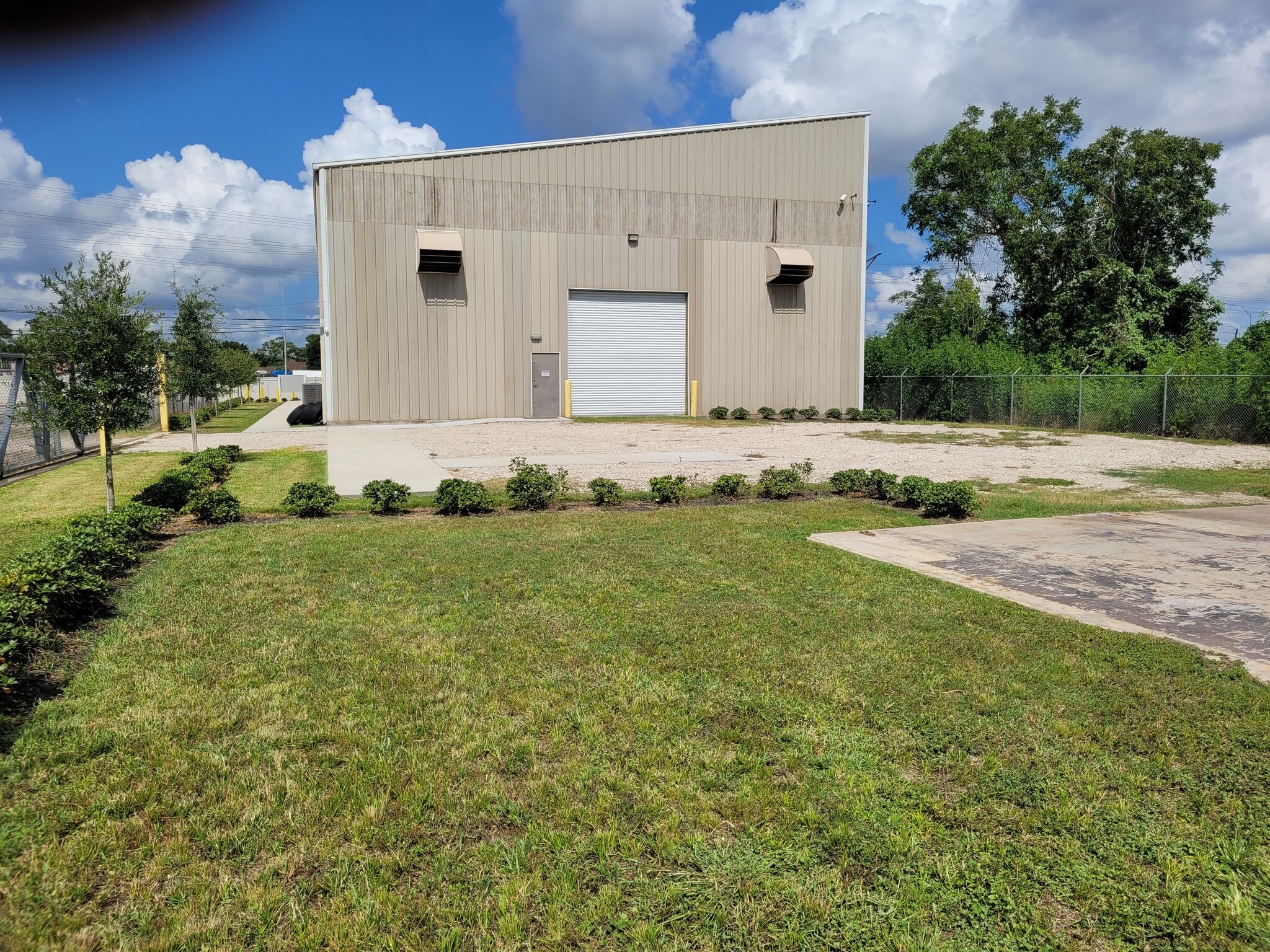 9902 E Hardy Rd, Houston, TX for lease Building Photo- Image 1 of 8