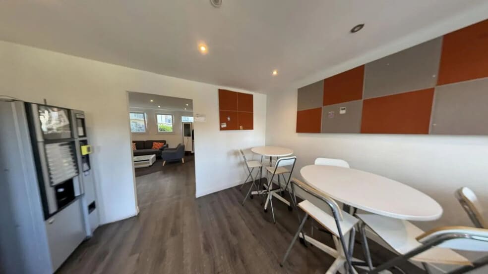 Office in Issy-les-Moulineaux for sale - Building Photo - Image 2 of 14