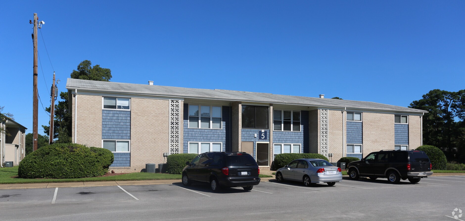 1301 Canal Dr, Chesapeake, VA 23323