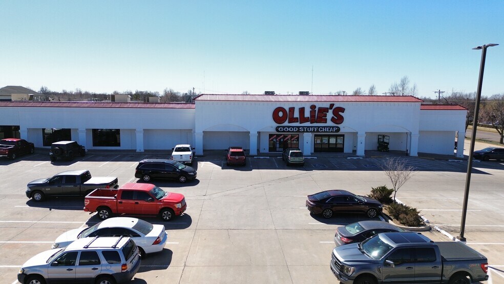800-828 W Edmond Rd, Edmond, OK for lease - Building Photo - Image 2 of 10
