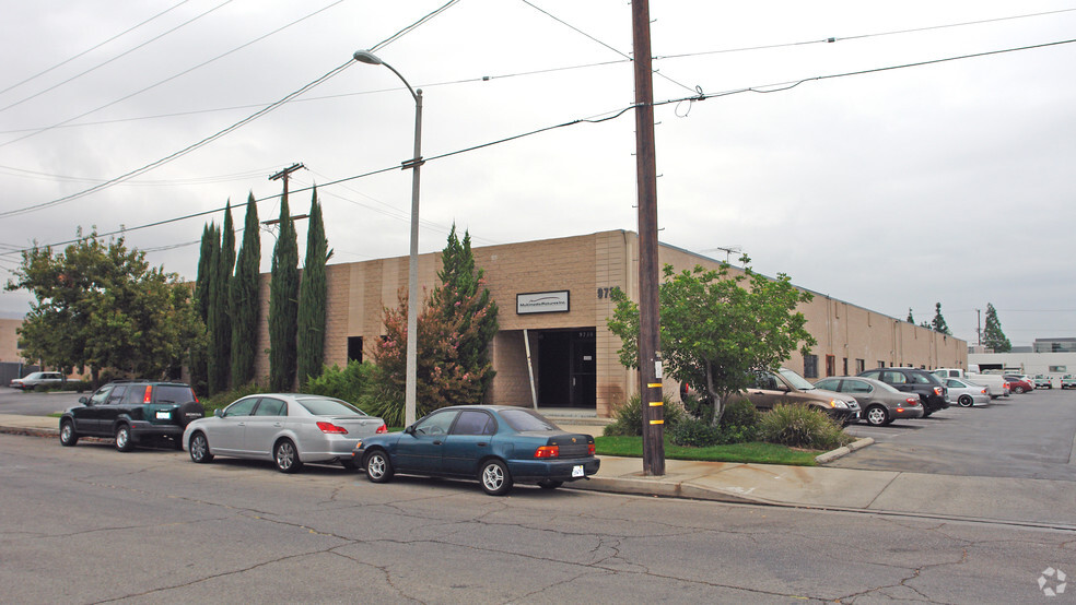 9730-9744 Variel Ave, Chatsworth, CA for lease - Primary Photo - Image 1 of 4