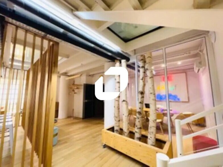 Office in Paris for lease - Interior Photo - Image 2 of 11