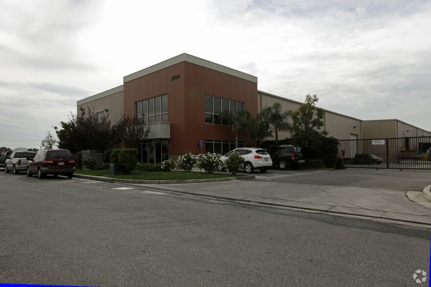 2764 S Vista Ave, Rialto, CA for lease - Building Photo - Image 1 of 3