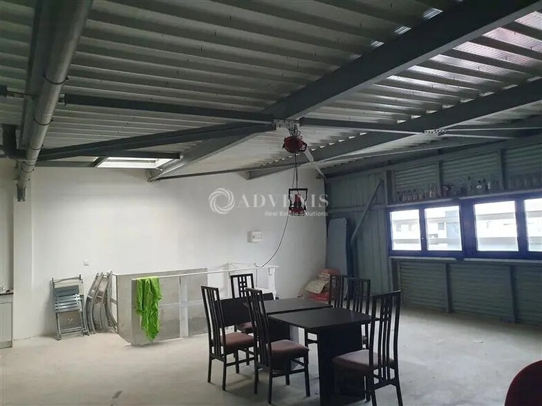 Flex in Pulnoy for lease - Interior Photo - Image 2 of 5