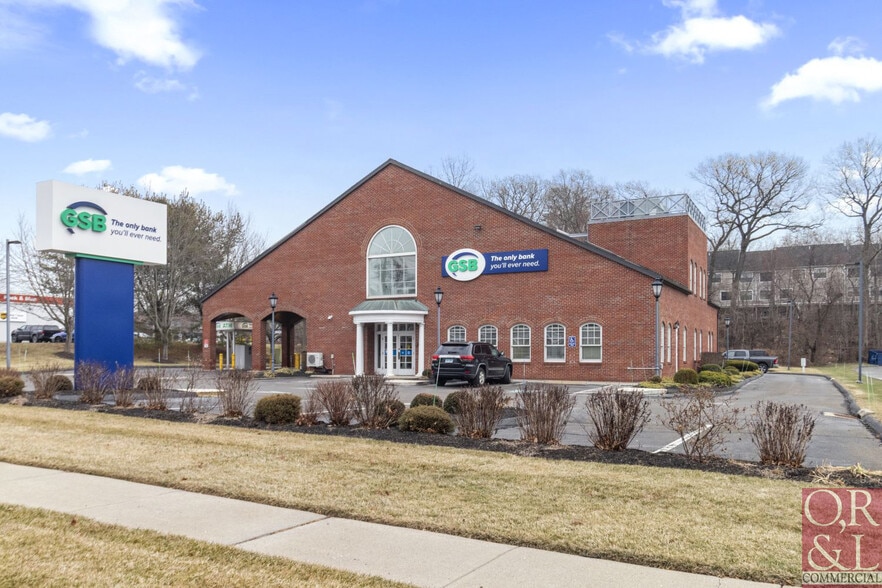 61 N Main St, Branford, CT for lease - Primary Photo - Image 2 of 7