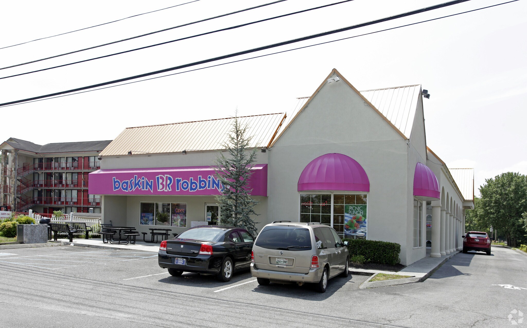 3270 Parkway, Pigeon Forge, TN for sale Primary Photo- Image 1 of 1