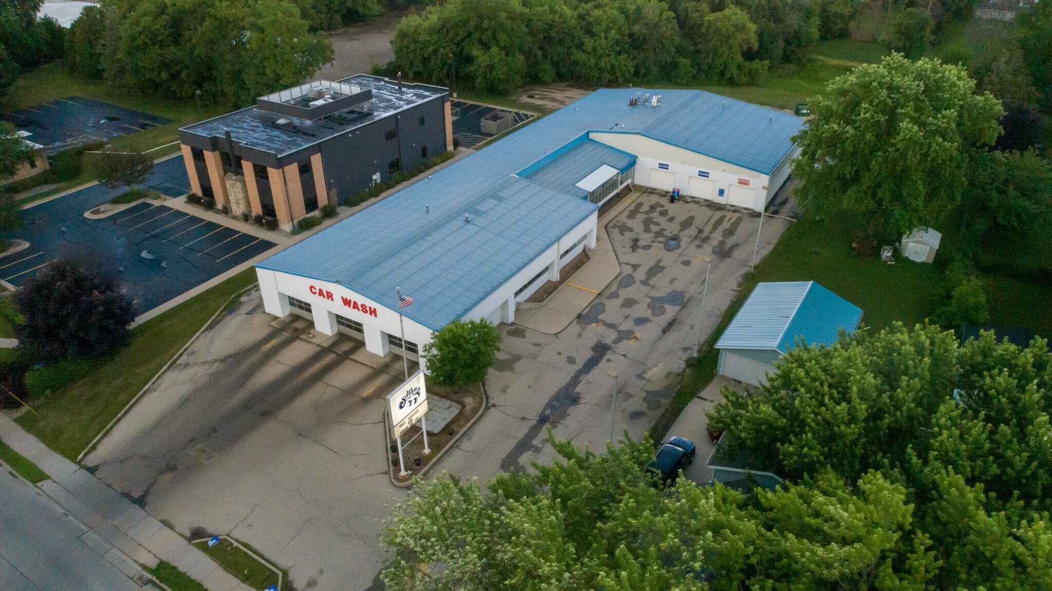 911 Witzel Ave, Oshkosh, WI 54902