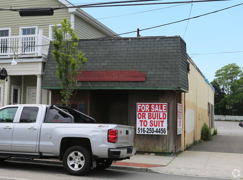 392 Main St, Center Moriches, NY for sale - Primary Photo - Image 1 of 1