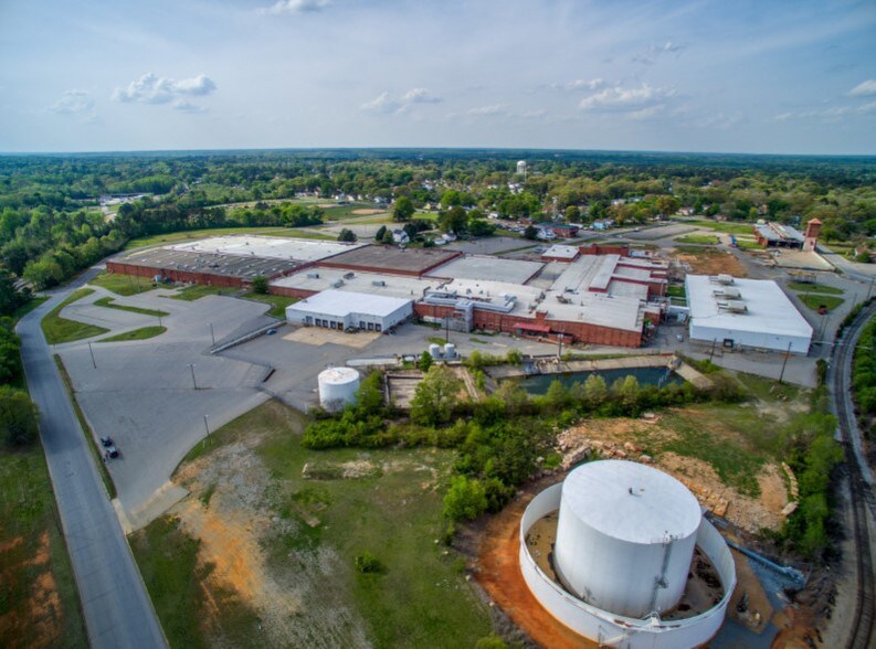 1200 Henry St, Roanoke Rapids, NC for sale - Primary Photo - Image 1 of 1