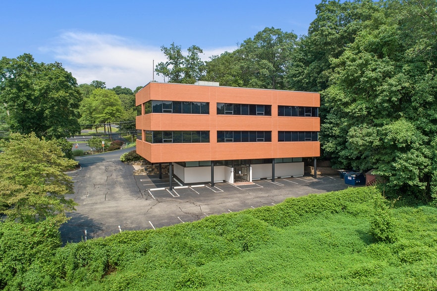 55 W Red Oak Ln, White Plains, NY for sale - Building Photo - Image 1 of 1