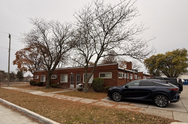 15405 E 11 Mile Rd, Roseville, MI for sale - Building Photo - Image 2 of 8