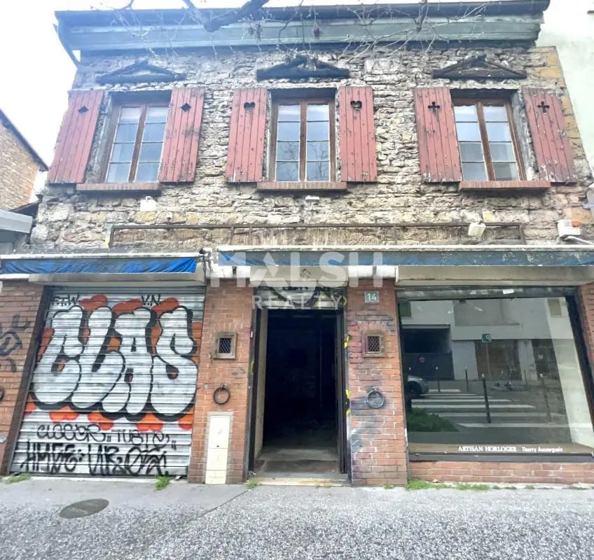 Retail in Lyon for lease Building Photo- Image 1 of 5