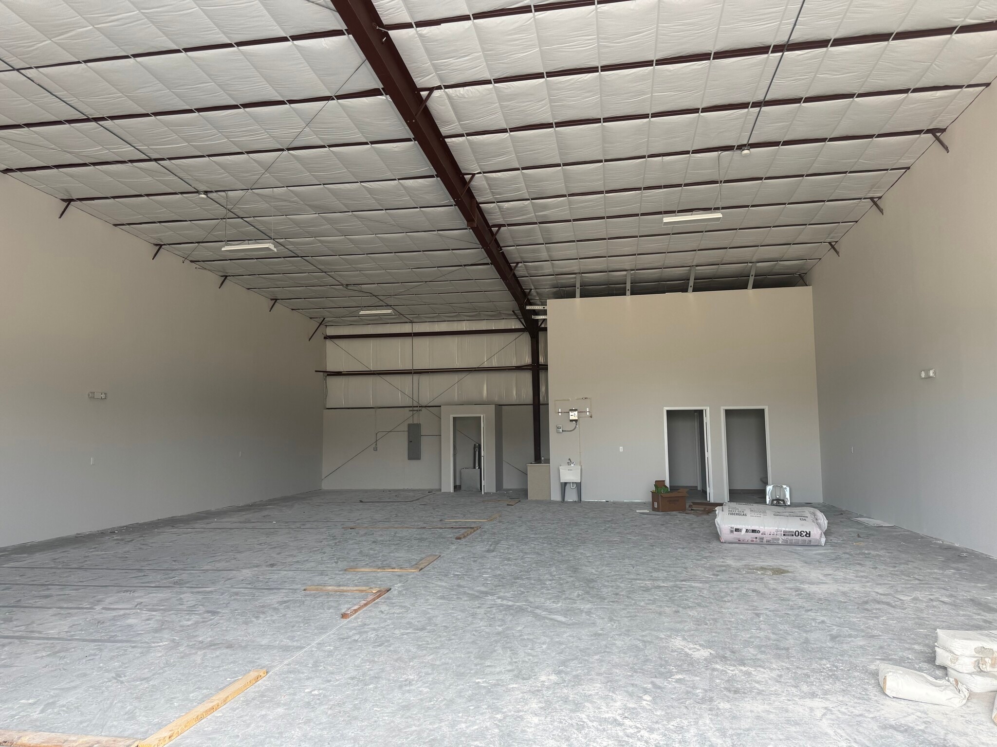 1540 Bend dr, Tarpon Springs, FL for lease Interior Photo- Image 1 of 2