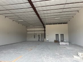 1540 Bend dr, Tarpon Springs, FL for lease Interior Photo- Image 1 of 2