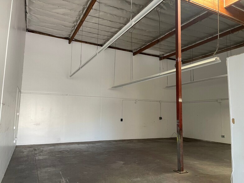 1390 E Burnett St, Signal Hill, CA for lease - Interior Photo - Image 3 of 7