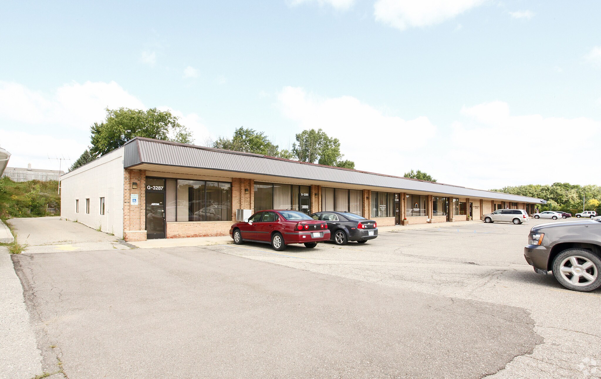 3267-3289 Beecher Rd, Flint, MI for lease Primary Photo- Image 1 of 10