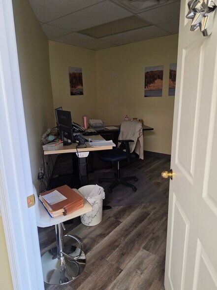 3140 W Ward Rd, Dunkirk, MD for lease - Interior Photo - Image 3 of 19