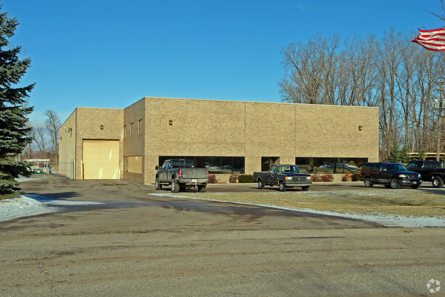 4936 Technical Dr, Milford, MI for lease - Primary Photo - Image 1 of 4