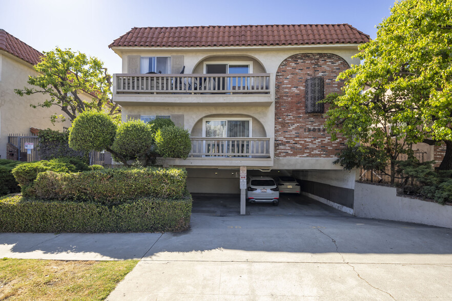 12033 Goshen Ave, Los Angeles, CA for sale - Building Photo - Image 2 of 17