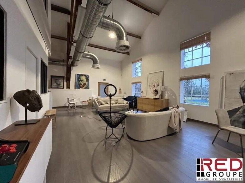 Office in Aix-en-Provence for lease - Interior Photo - Image 1 of 6