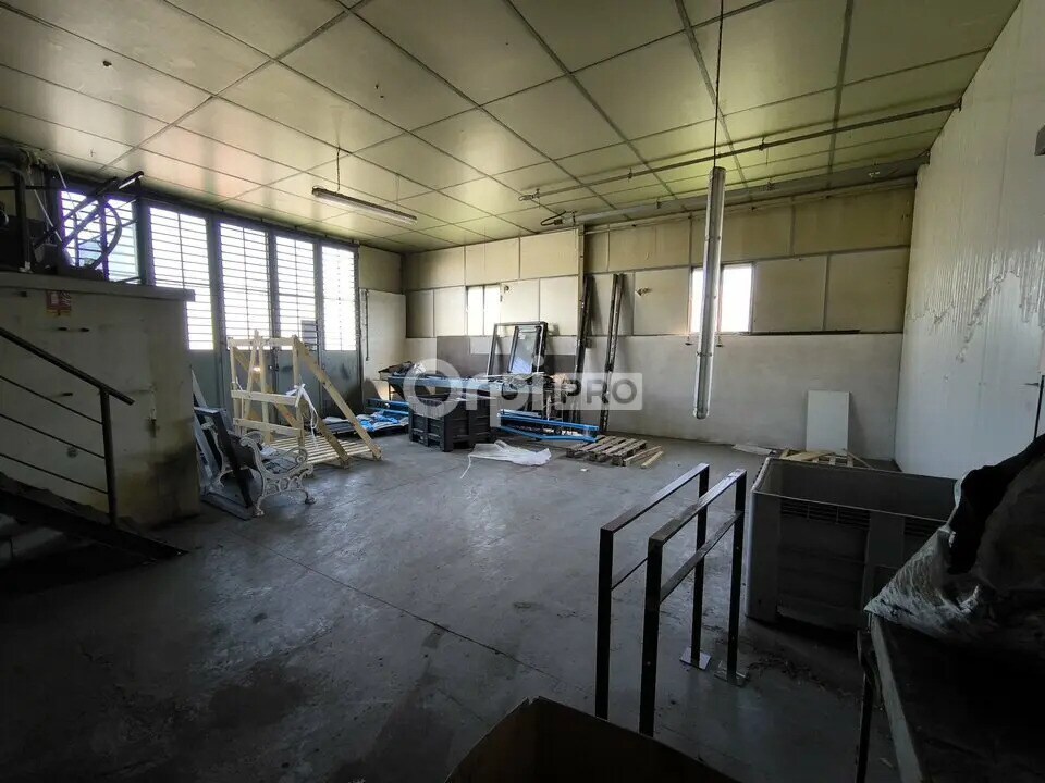 Industrial in Brive-la-Gaillarde for lease Interior Photo- Image 1 of 2