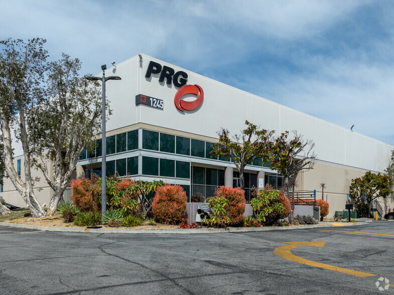 1245 Aviation Pl, San Fernando, CA for lease - Building Photo - Image 1 of 7