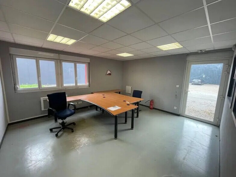 Flex in Jaux for lease - Interior Photo - Image 2 of 12