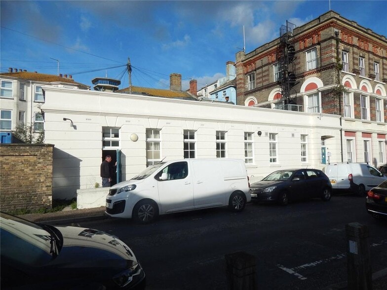 25 Marine Parade, Great Yarmouth for lease - Building Photo - Image 2 of 4