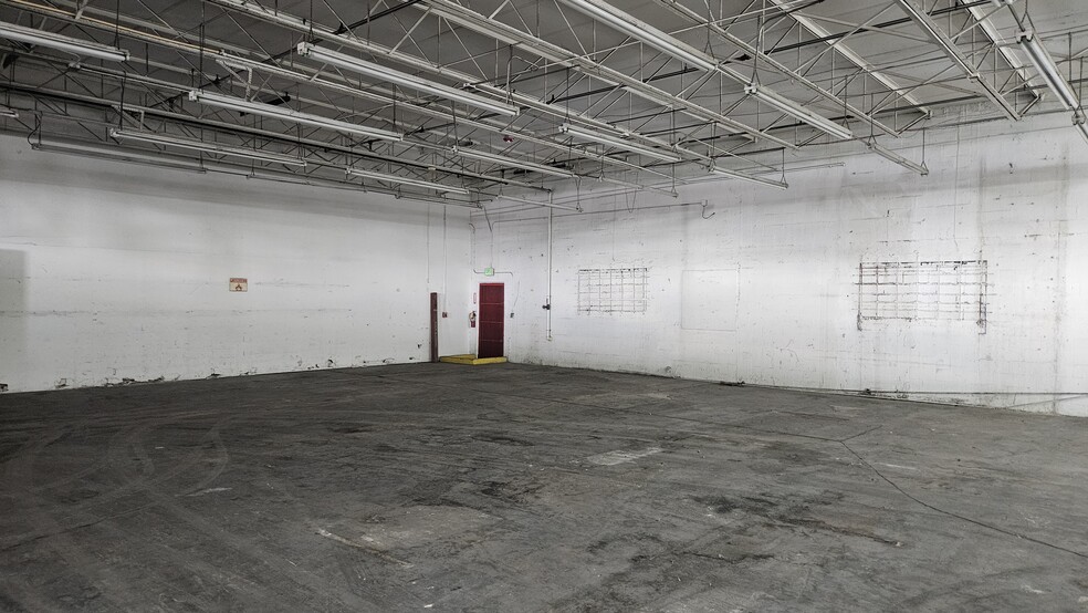 1080-1090 E 14th St, Hialeah, FL for lease - Building Photo - Image 3 of 12