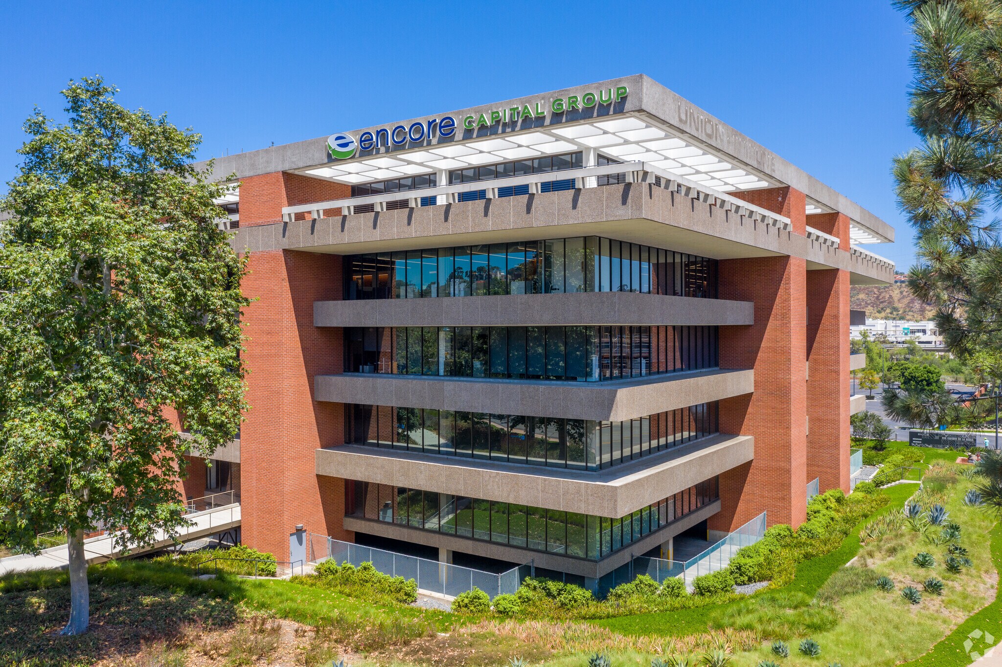 350 Camino De La Reina, San Diego, CA 92108 AMP&RSAND